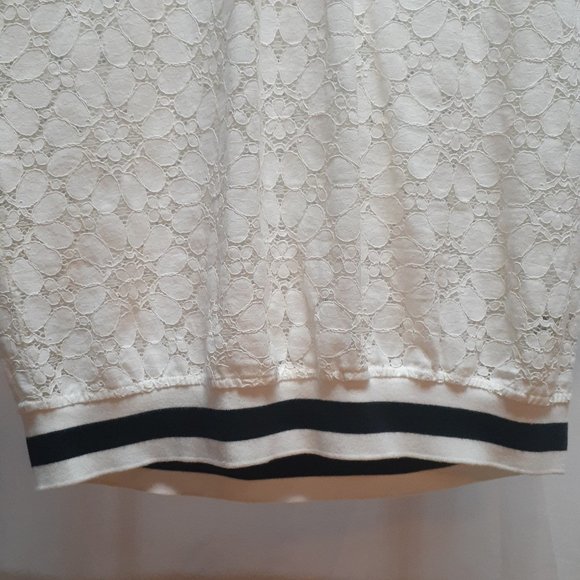 Lace top for the larger girls. - Picture 5 of 9